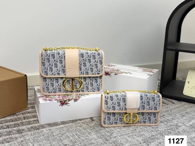 Dior Montaigne Small Size in stock Montaigne Raffia Series It feels so summery,