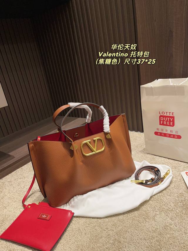 Size 37.25 Valentino Tote Bag With handles and shoulder straps, it can be carrie