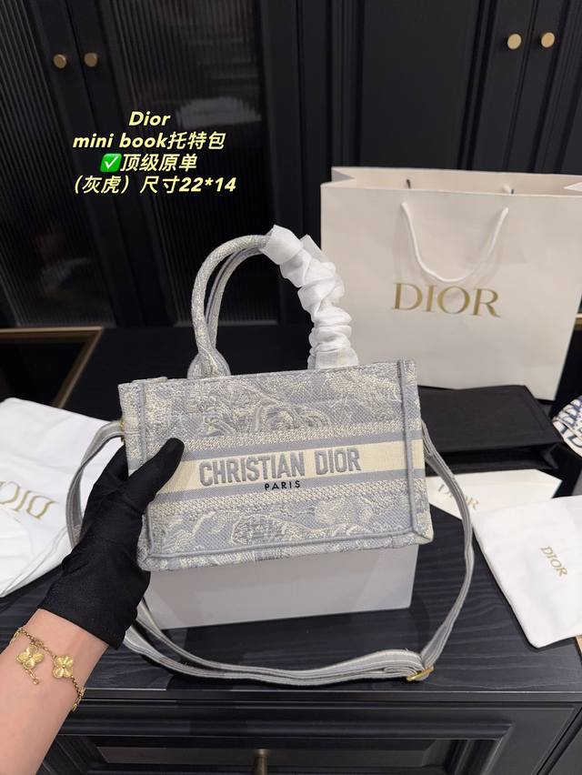 Top original order with folding box size 22.14 Dior Mini Book embroidered tote b