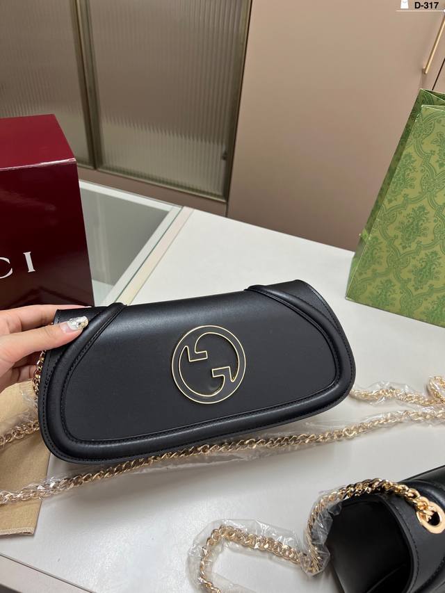 Big Cool and stylish Blondie is here. Nostalgia meets modern fashion. This new m