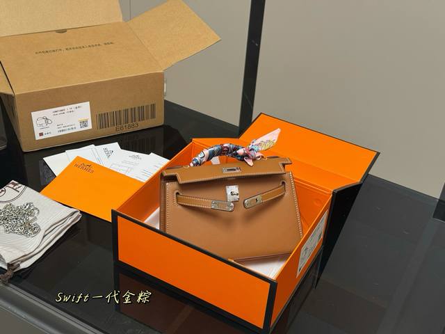 with folding box airplane box Size: 22.13Cm Hermes Kelly first generation The si