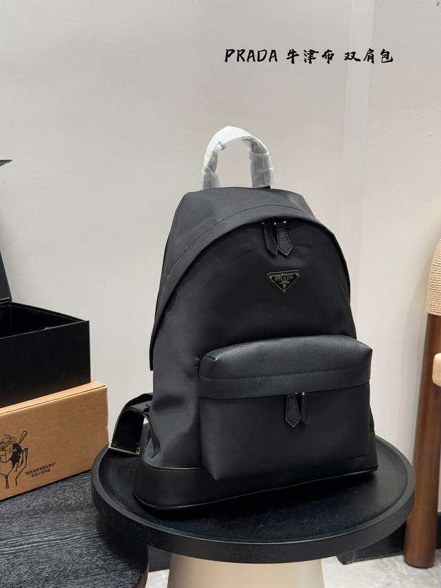 Prada Oxford cloth backpack Classic backpack! Many celebrities are chasing after