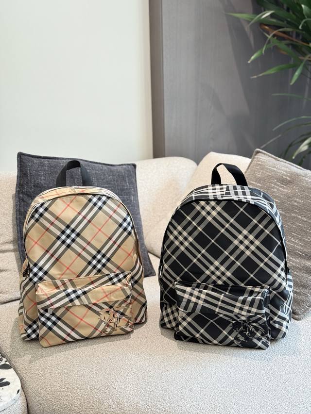Bur's latest backpack is decorated with fine Bur check. The lining is made of th