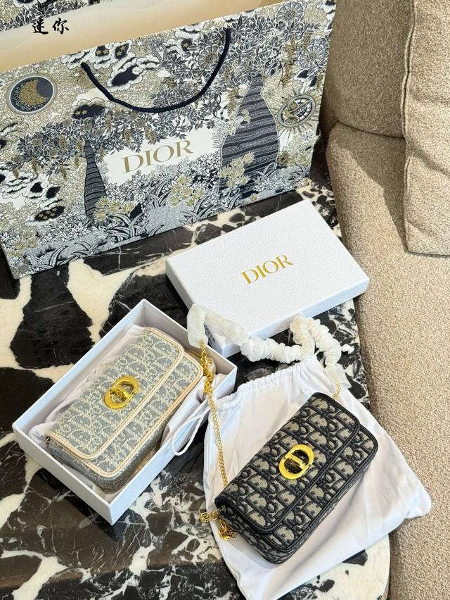 Dior, new Ew light blue old flower armpit ~ underarm bag This series is very coo