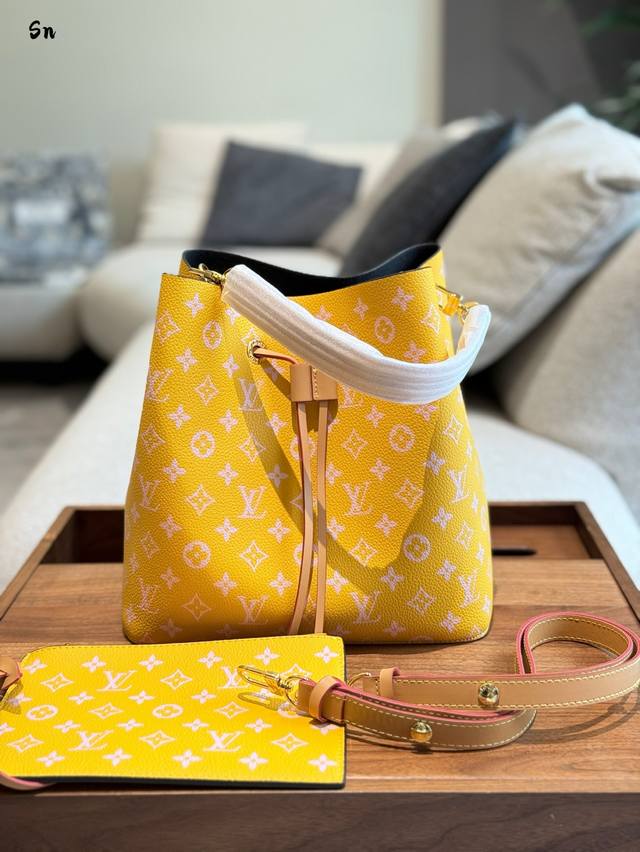 Lv rainbow bucket bag can be carried by hand, shoulder or underarm, crossbody 25
