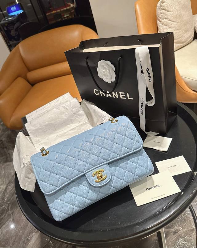 Folding gift box packaging Chanel top cowhide 1112 Cf The full name is Classic F