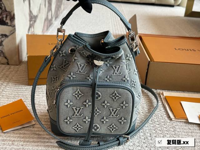 replica version with box Size: 23*21Cm L denim bucket bag The versatile style is