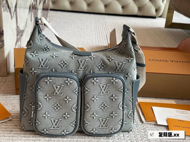 replica version with box Size: 31*30Cm L's denim series The versatile style is v