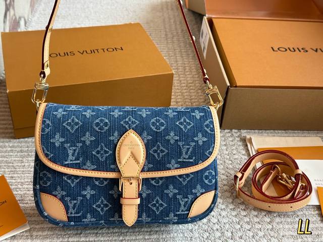 replica version with box Size: 25*17Cm L's Diane baguette handbag The baguette b