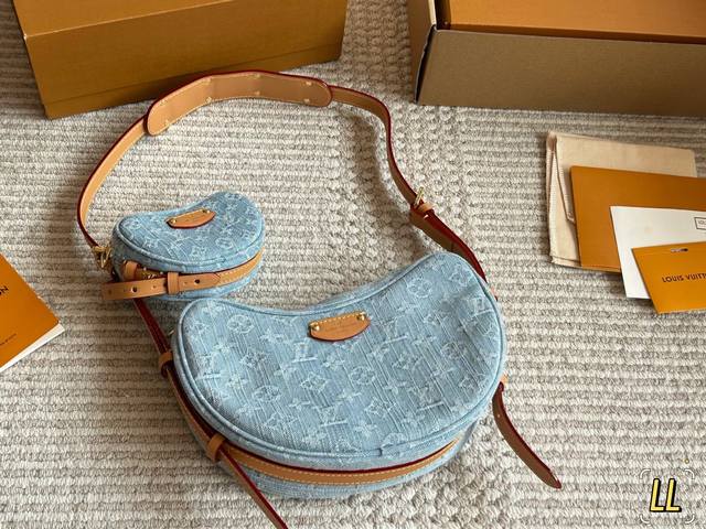 Everyone praises it when they carry it Lv Monogram horn shoulder strap can be ad