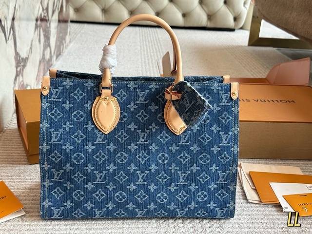 with box Size: 35cm L denim Onthego Let's be different This denim bag has a retr