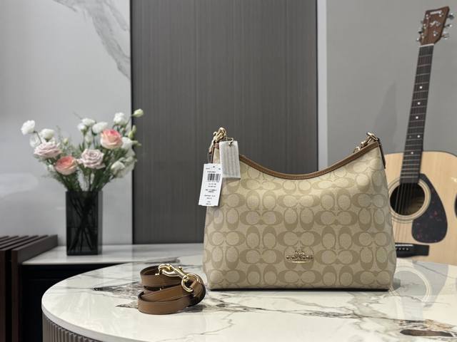 with airplane box replica version Size: 31*23Cm Coach's new Laurel hobo bag is r