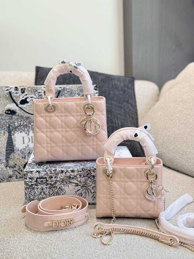 Dior Dior three-grid and four-grid patent leather nude Princess Diana shoulder a