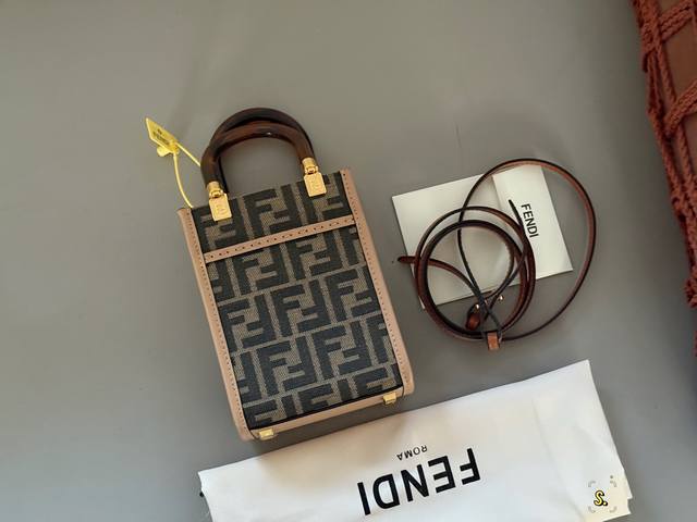 with box Size: 14*19Cm F's Minitote is great! The mini tote is good-looking and