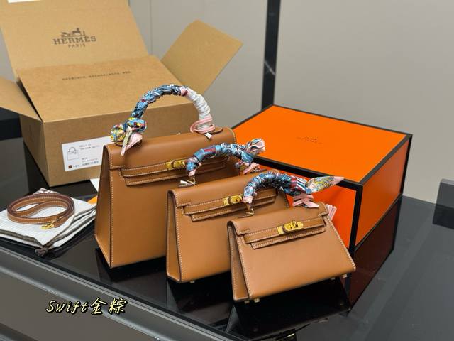 with folding box Size: 25cm 22cm 19cm Hermes Kelly Swift The size is just right!