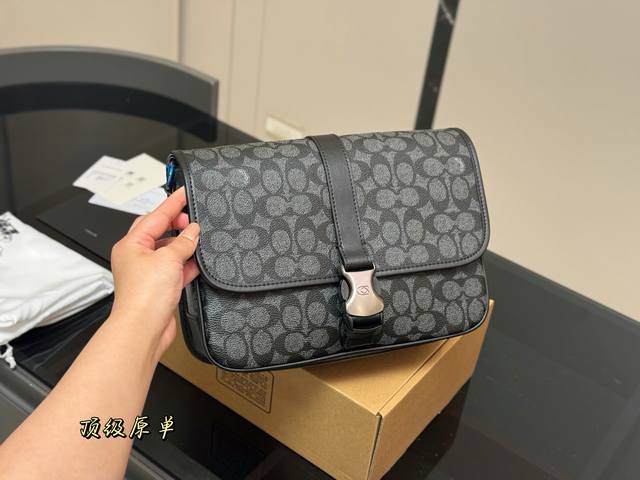 with airplane box replica version Size: 28.21Cm Coach men's messenger bag Taiwan