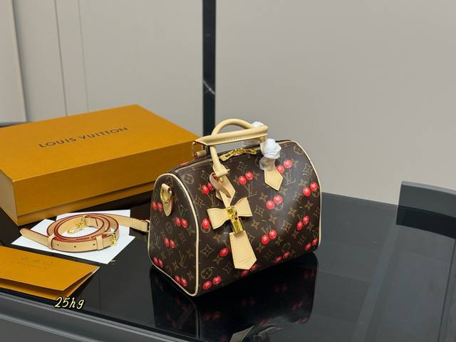 Folding box airplane box Size: 25cm Lv Keepall new pillow bag Original with cowh