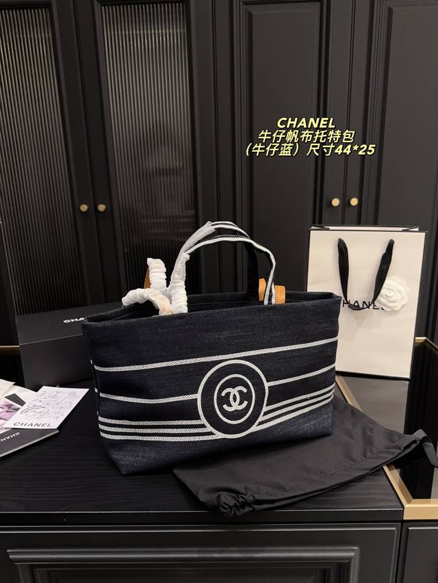 Size 44.25 Chanel canvas denim tote bag The texture is more advanced The capacit