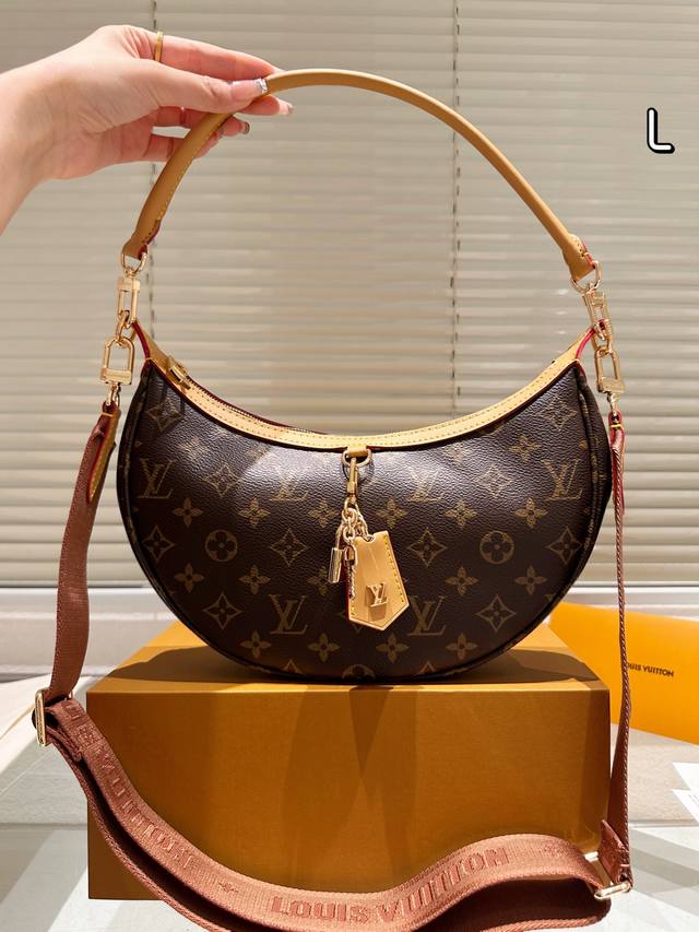 Lv catwalk new product Looping Underarm crossbody moon bag is super beautiful Ve