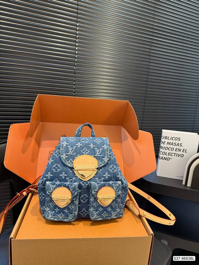 You must get your favorite Lv backpack this summer. . I know how to handle denim