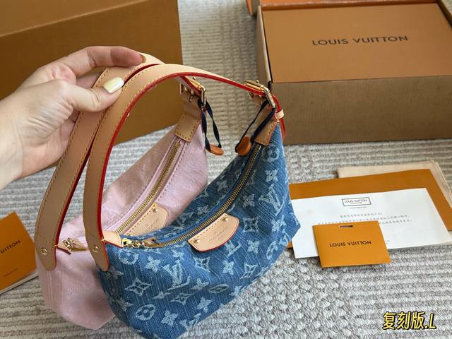with box Size: 19 11Cm This year's denim is out again L's denim underarm bag! Ne