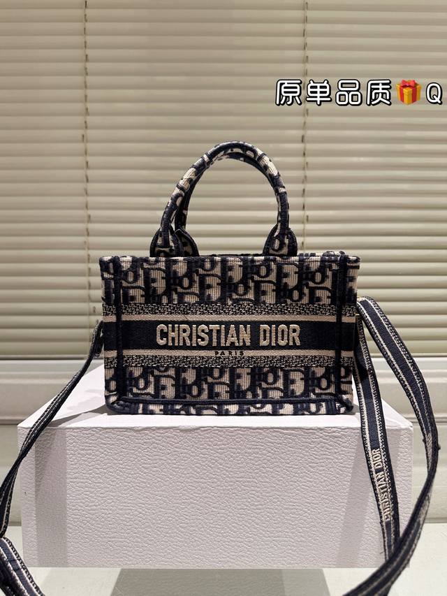 You have to praise Dior Mini Tote shoulder strap model for 24 years #Dior early