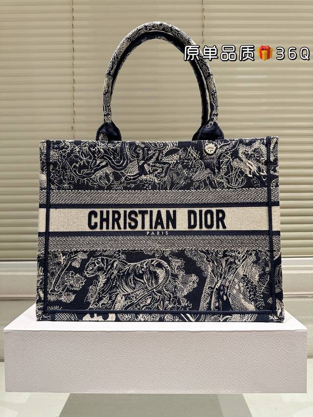 with box and liner Size: 36*28Cm D's Tote shopping bag Cdbooktote23 latest shopp