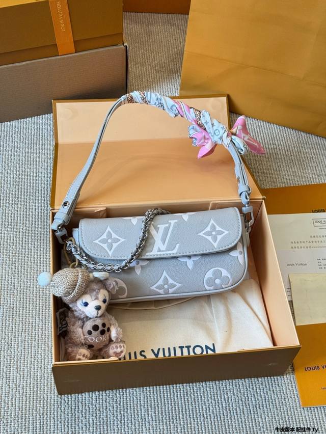 Cowhide version with pendant 2025 new Lv Louis Vuitton Wallet On Chain Ivy under