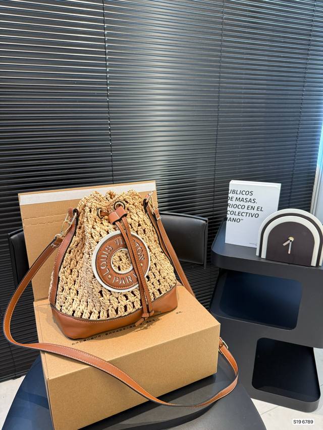The must-have LV battle bag for the seaside city The latest summer limited editi