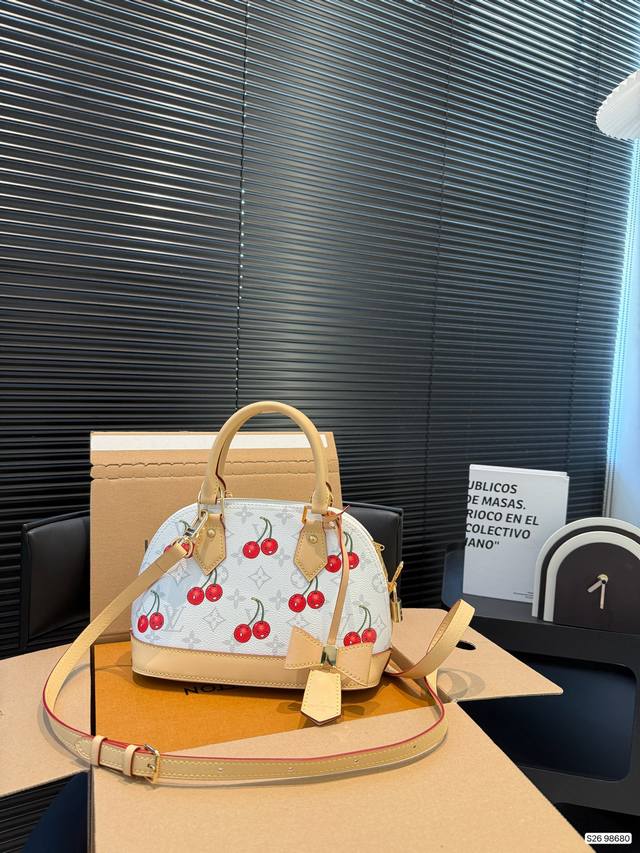 Dream Love Bag Shell Bag Who knows, the moment I saw the cherry bag my girlish h