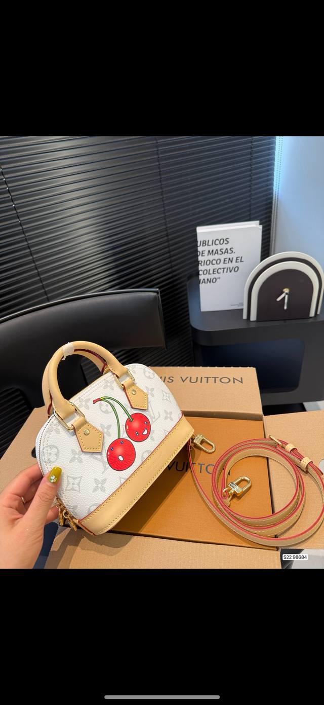 Dream Love Bag Mini Shell Bag Who knows, the moment I saw the cherry bag my girl