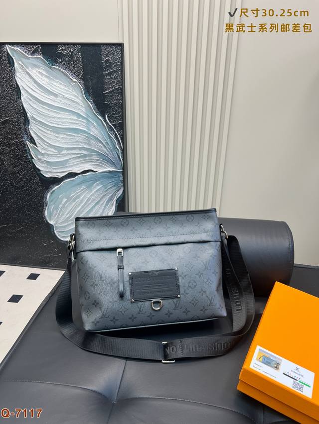 with gift box Lv Black Warrior Series Postman Wannei Men's Bag Recommendation Th