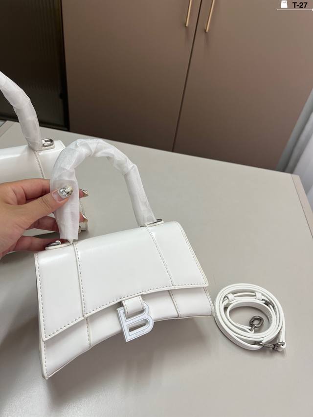 Small Balenciaga hourglass bag plain weave Elegant, stylish, simple and generous