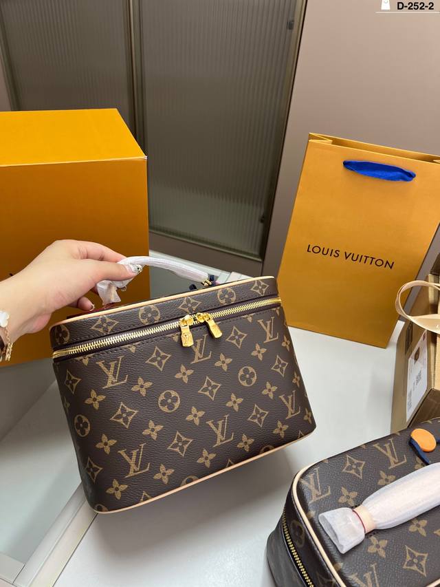 chip version Lv Louis Vuitton cosmetic bag Nice Bb classic old flower storage bo