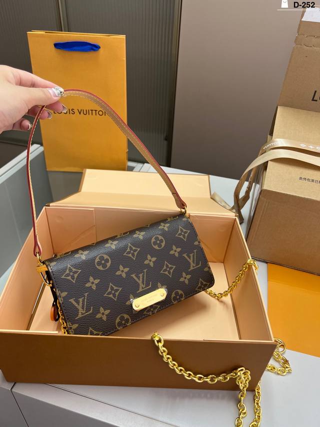 Chip version Lv's new Lily Woc looks too much like Favorite at first glance. I o