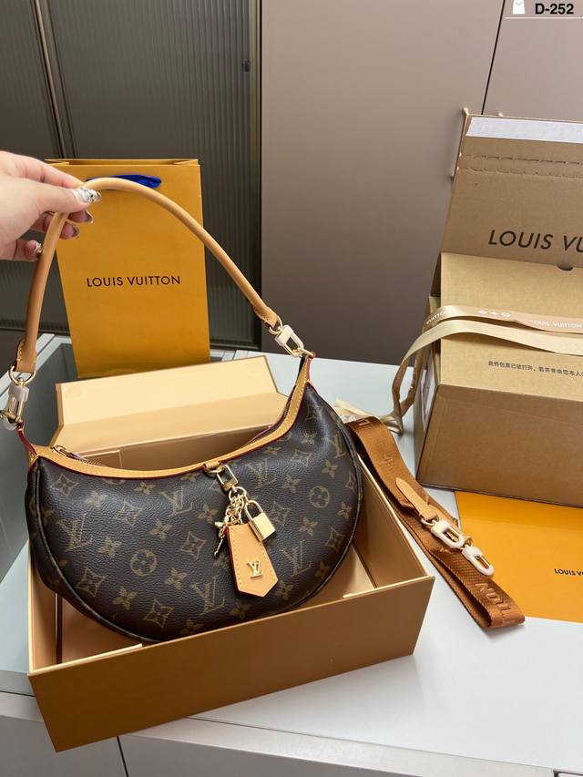 chip version Lv Louis Vuitton moon bag modified from the Lv vintage pea version