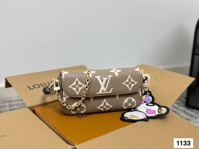 with box Size: 22*12Cm L's Ivy Woc The real thing is so cute~Super suitable for