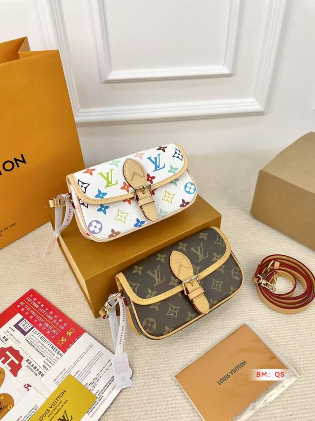 with folding gift box Lv Louis Vuitton baguette Mini baguette is super cute Can