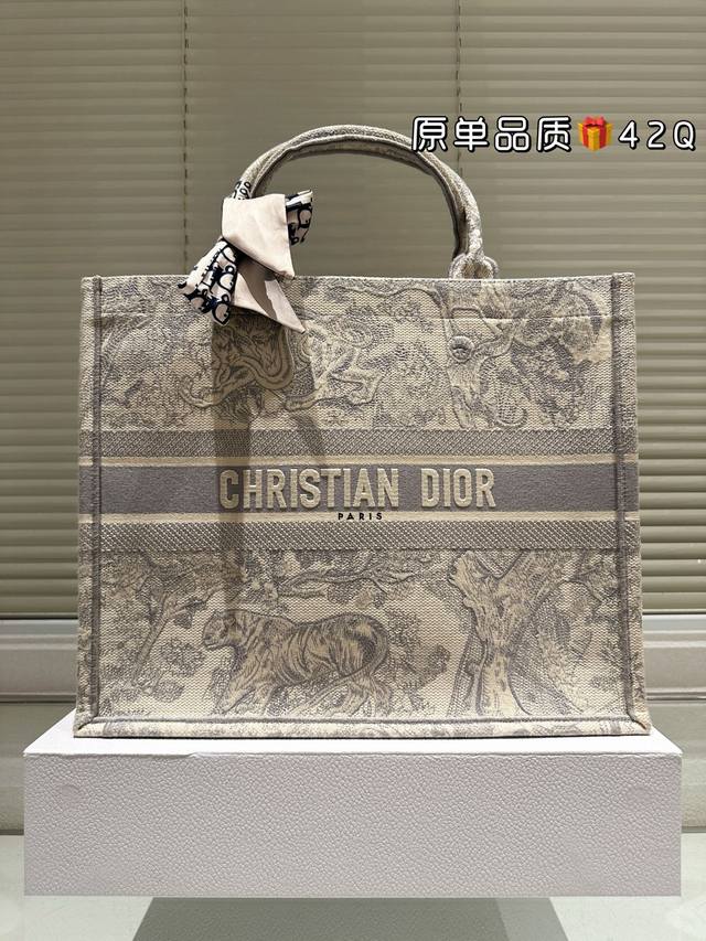 with box and liner Size: 41*35Cm D's Tote shopping bag Cdbooktote23 latest shopp