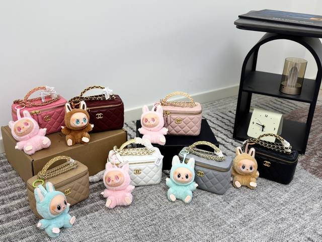 with gift box and pendant, random colors Chanel new high-end handle box bag cosm