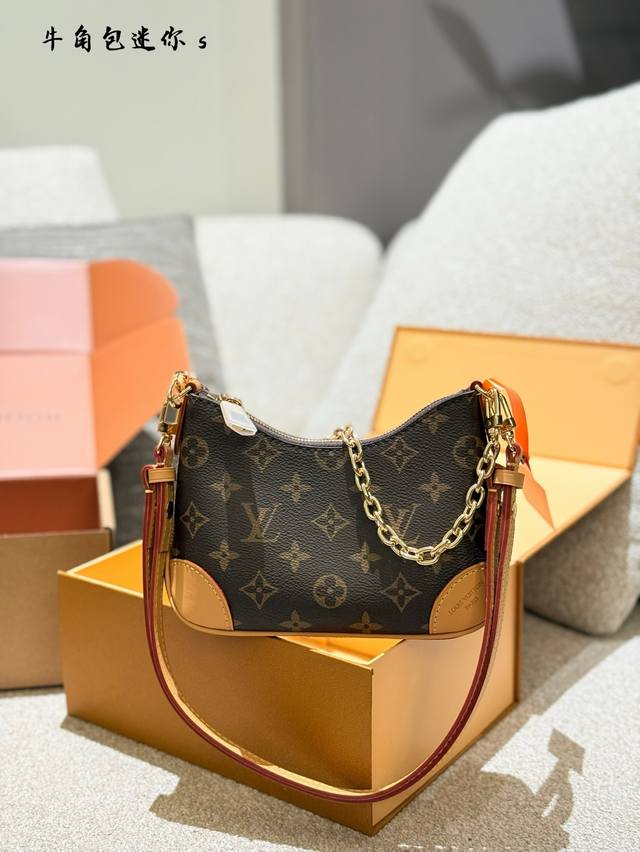 Lv Nano Croissant Bag is a classic mini bag that can be worn with any occasion.