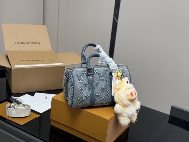 Pendant 50 with full set packaging Size: 25*14Cm Lv Keepall pillow bag Really cu