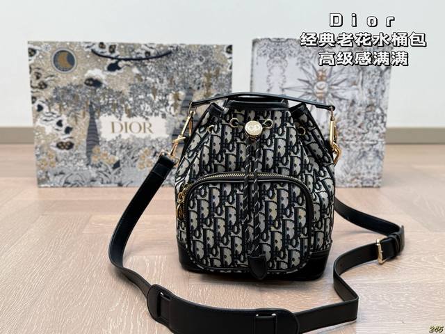 Dior bucket bag Full of luxury Classic among classics Can be easily matched with