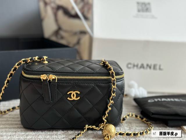 Sheepskin Chanel classic handle box bag The "handle box bag" that you never get