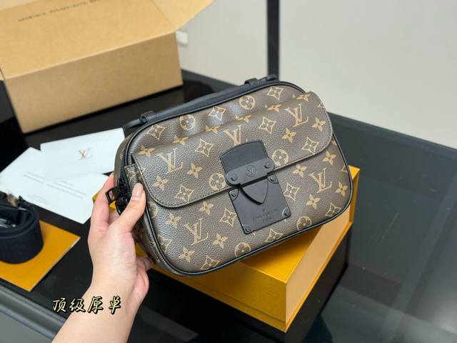 with folding box airplane box Size: 25.18Cm Lv Slock New men's messenger bag!