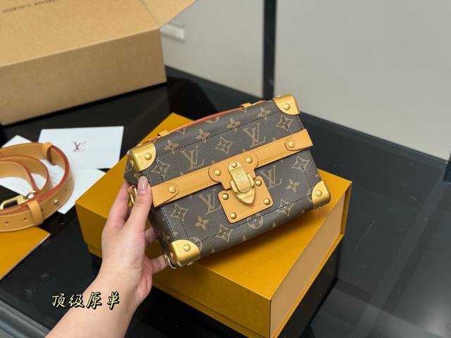 with folding box airplane box Size: 20.14Cm Lv box bag It's really a cute square