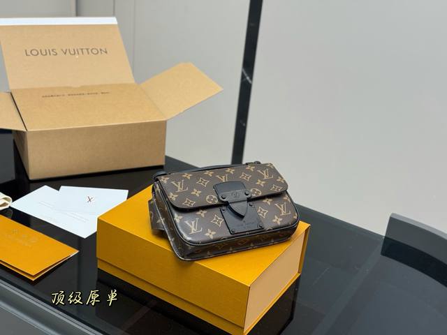 with folding box airplane box Lv waist bag can be used as a chest bag can also b