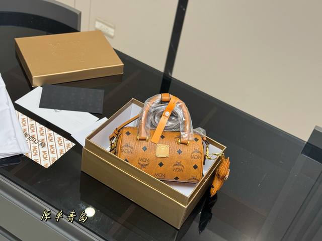 with box Size: 18*9.5Cm Original order! Qingdao Mcm Mini Boston pillow bag Count