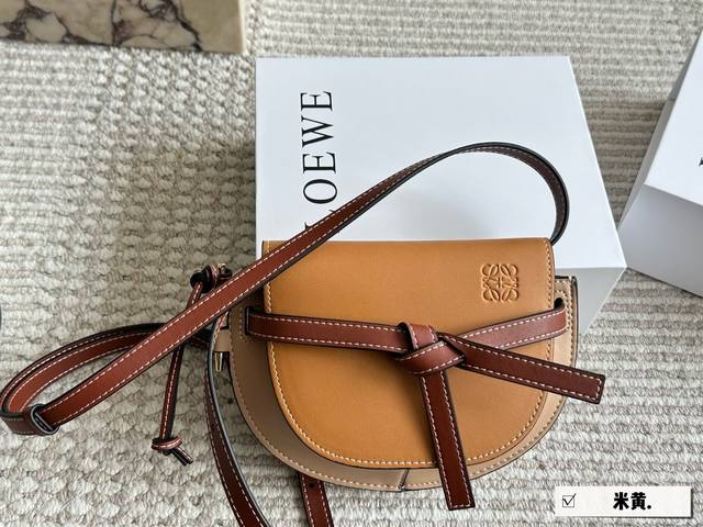 with box Size: Upper width 21*Height 14cm I love Loewe Gate Mini! Don't be foole