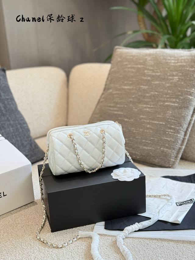 Chanel medium ball Mini bowling ball white medium ball Mini bowling ball white T